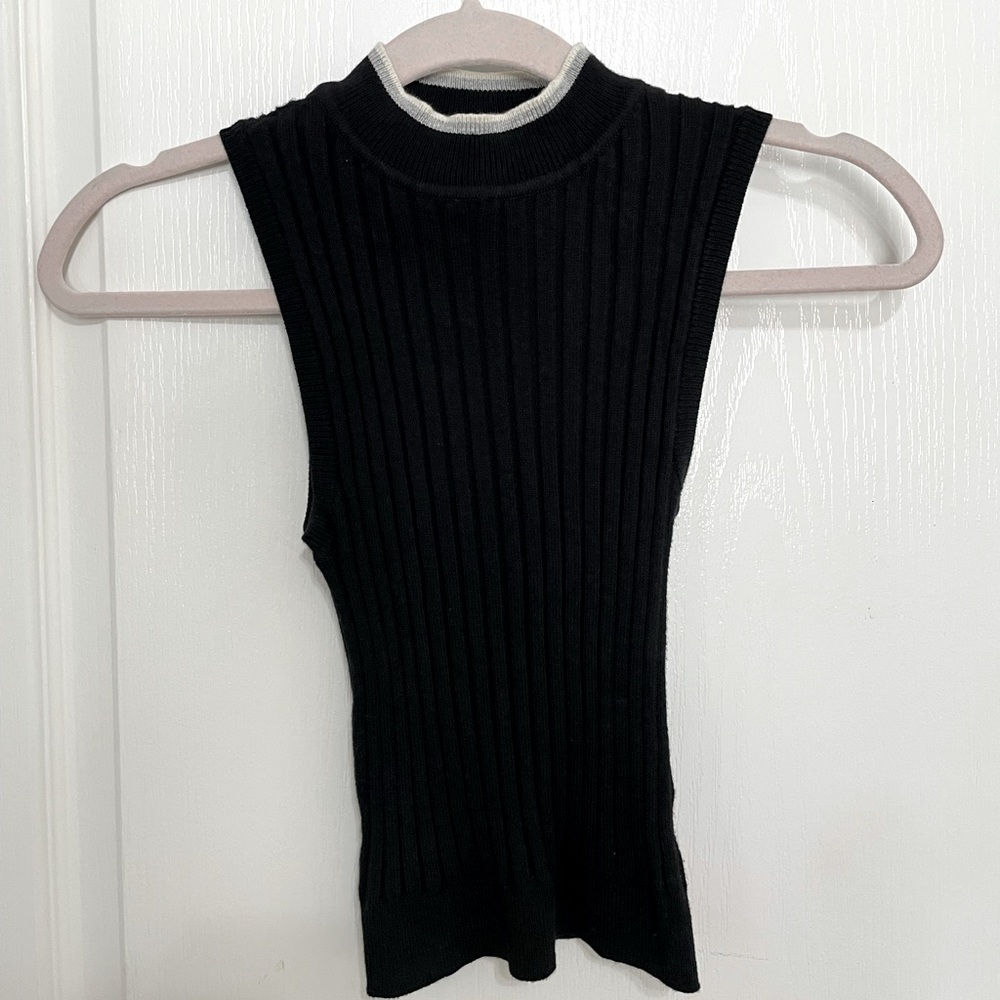 Garage crop neck top